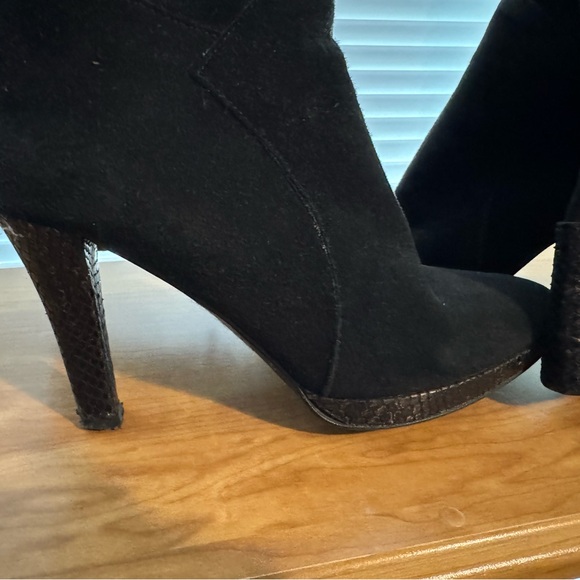 Elegant Black Knee-High Women's Boots - Picture 2 of 2